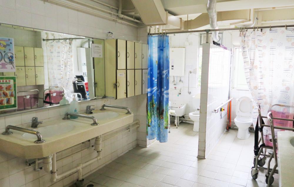 Washroom / Bathroom