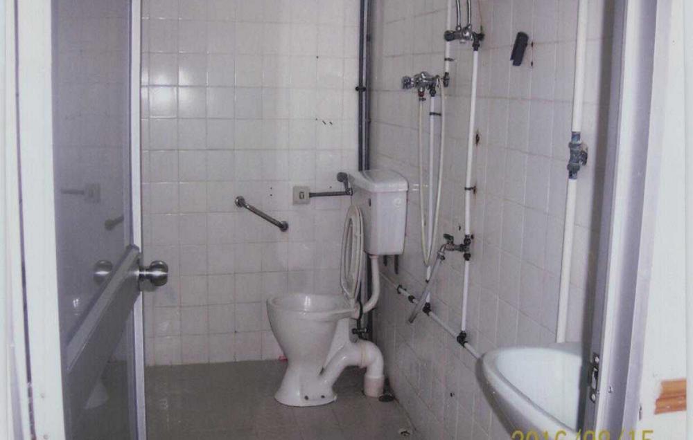 Washroom / Bathroom