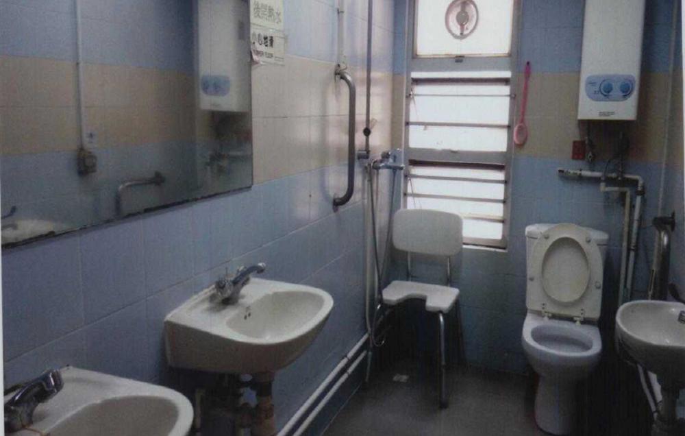 Washroom / Bathroom