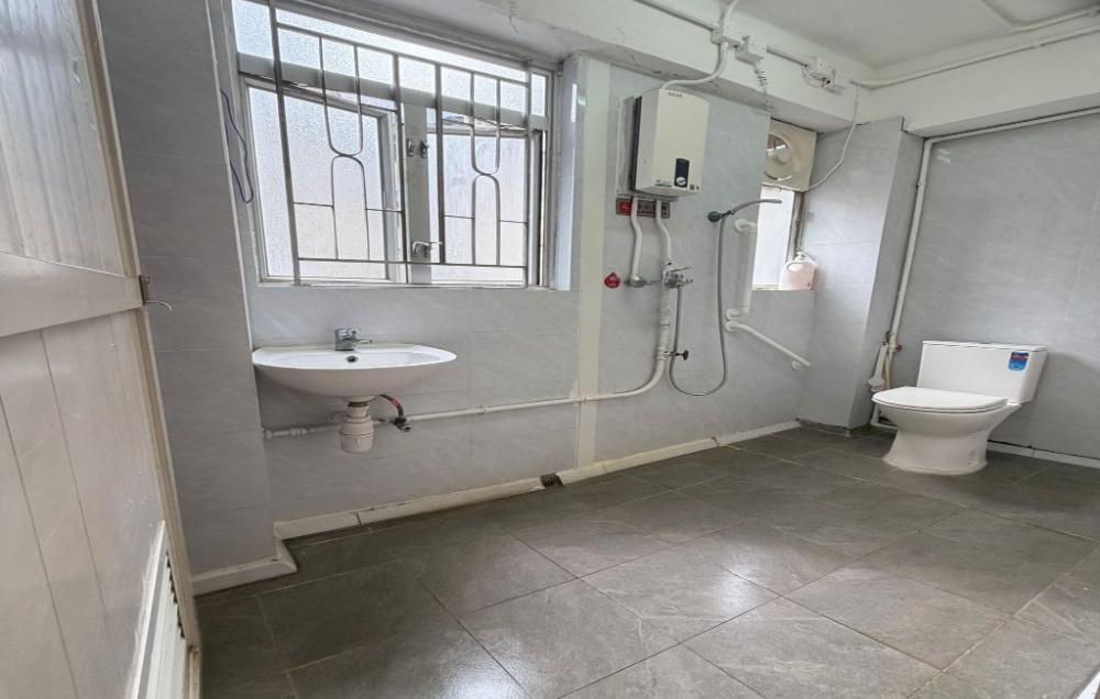 Washroom / Bathroom