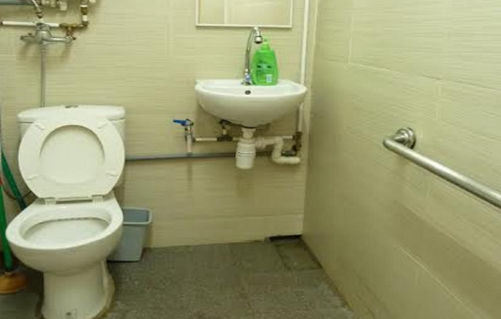 Washroom / Bathroom