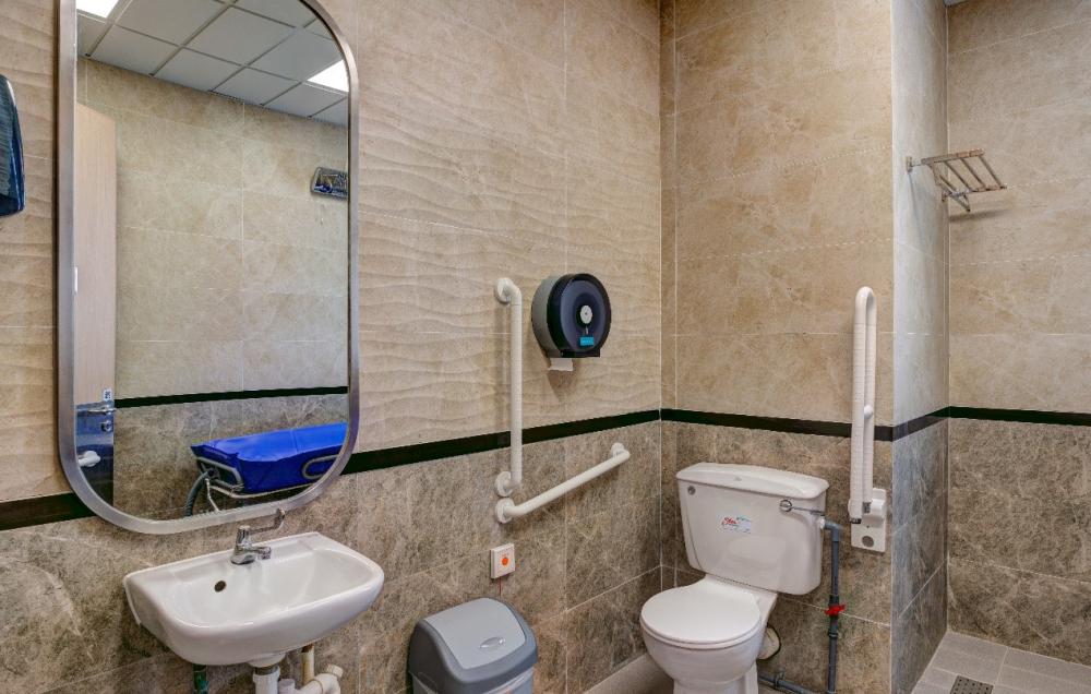 Washroom / Bathroom
