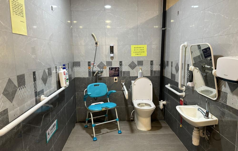 Washroom / Bathroom