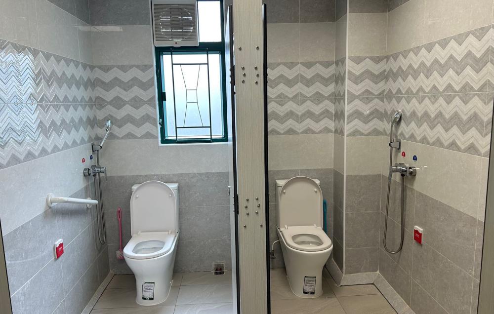Washroom / Bathroom